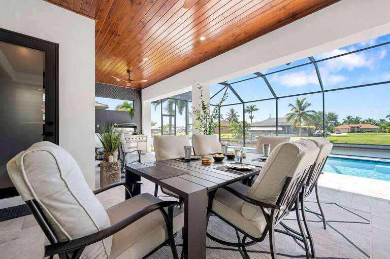 Al Fresco Dining on the High Top Table with Views.