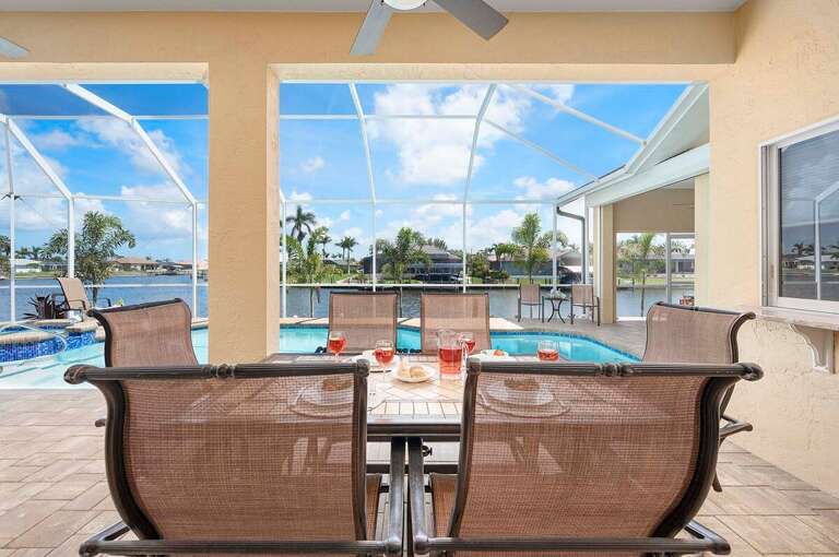 Covered Lanai Dining Area