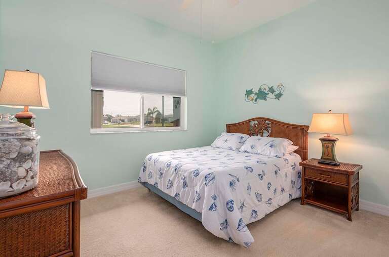 Queen Bedroom with Garden View