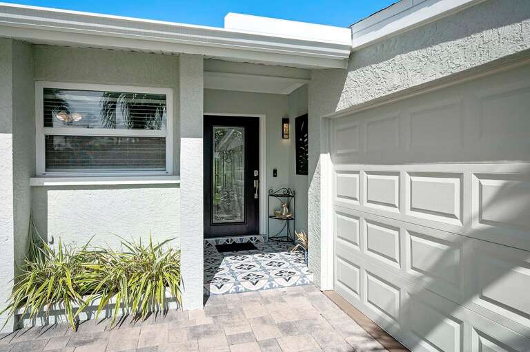 Entrance to Bungalow Breeze Your Charming Vacation Home