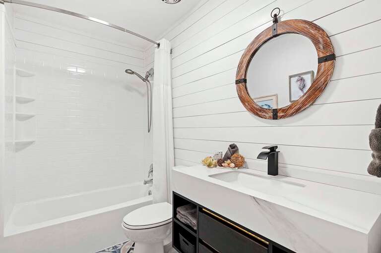 Hallway/Guest Bathroom