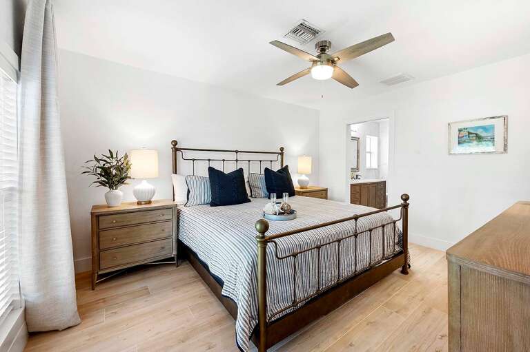 Main King Bedroom Suite with En-Suite Bathroom