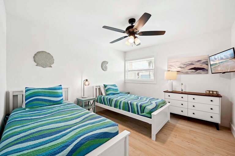 Twin Bedroom Suite with Views of the Front Garden