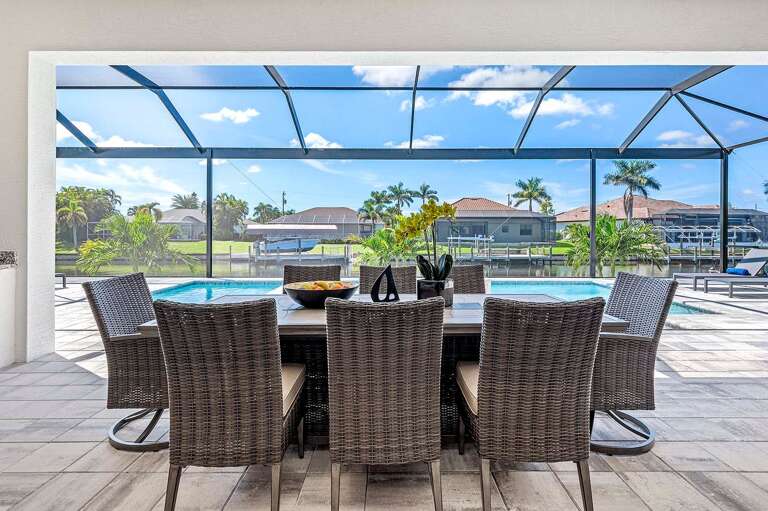 Enjoy Amazing Meals Al Fresco Style at Canal Breeze