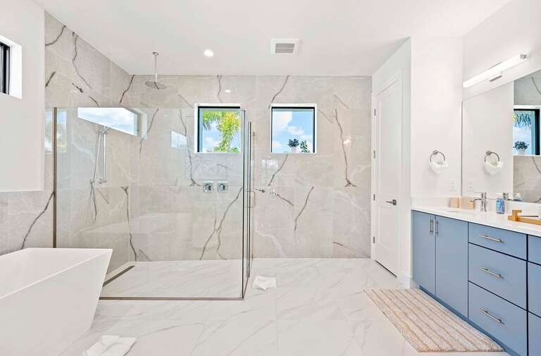 Main King En-Suite Bathroom with Shower and Soaking Tub