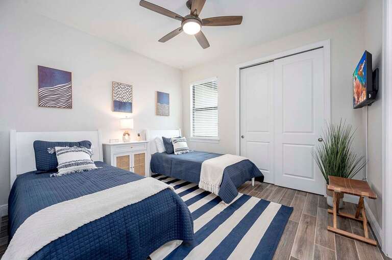 Twin Bedroom with En Suite Bathroom