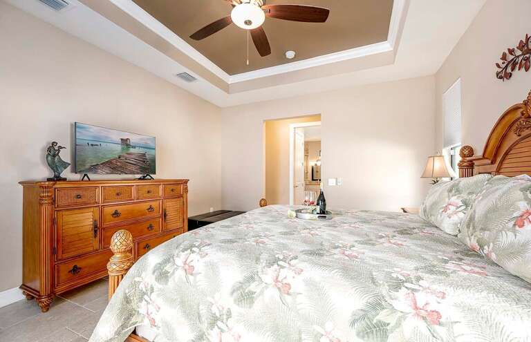 Master Bedroom Suite with En Suite Bathroom