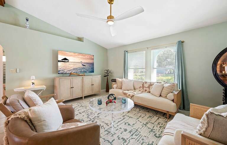Casa Azul Offers Smart TV with Streaming Services