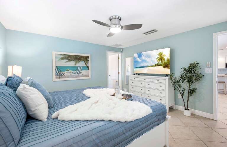 King Bedroom Suite with En-Suite Bathroom and Smart TV