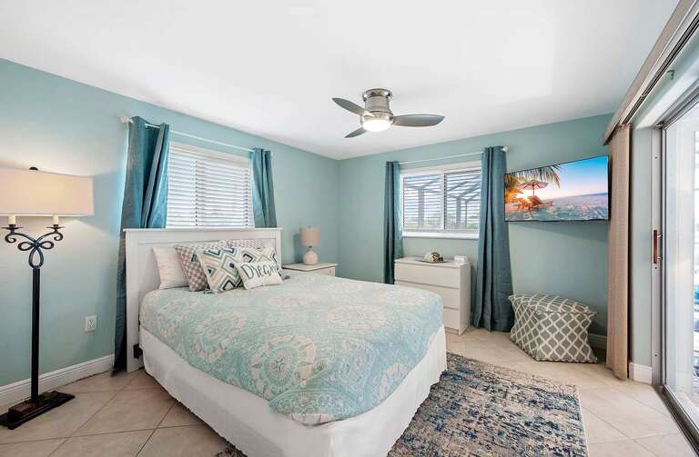 Queen Bedroom with TV and Garden View