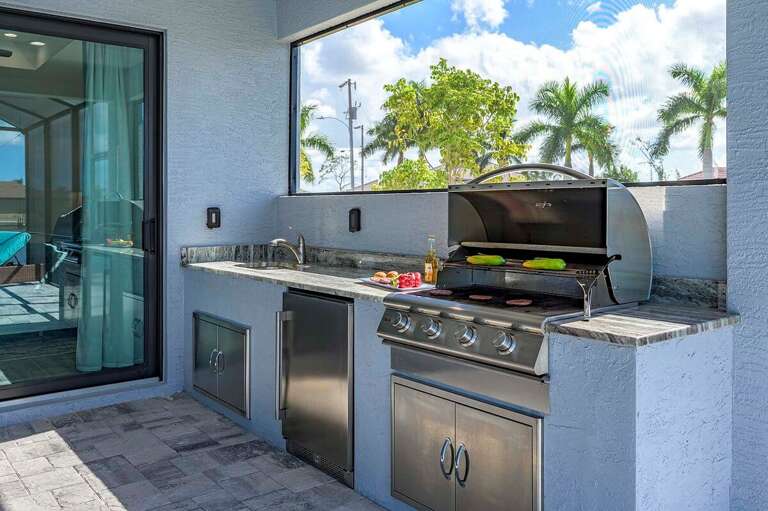 built in BBQ is locked up for owner use only a separate stand alone BBQis provided for our guests.
