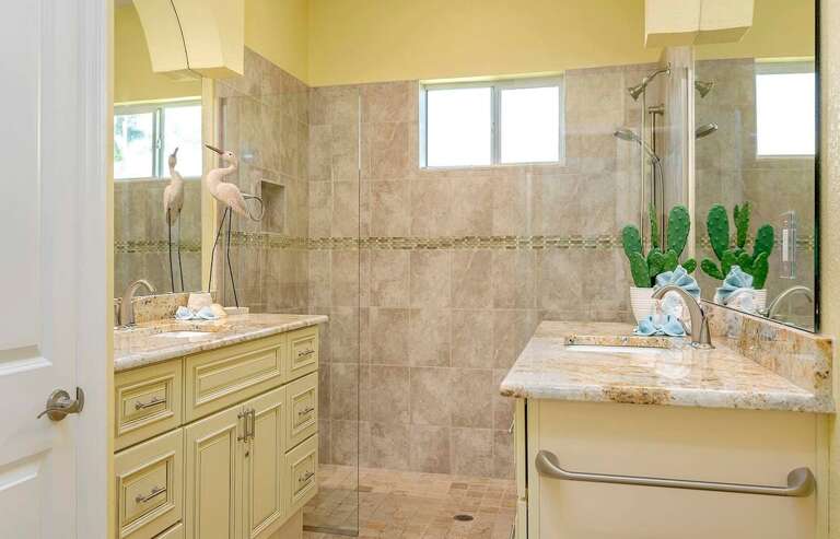 En-Suite Bathroom connected to 3rd Bedroom