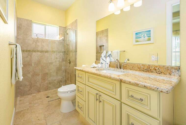 En-Suite Bathroom connected to Twin Bedroom