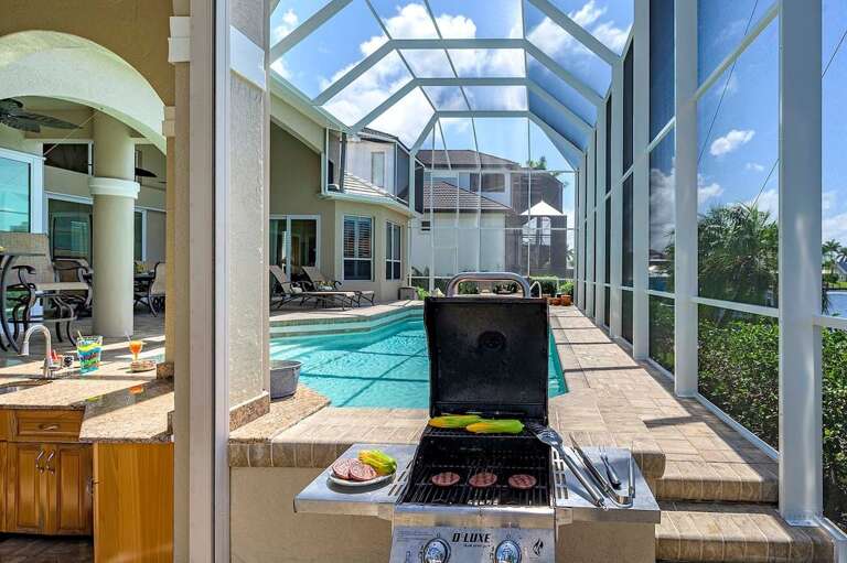 BBQ Anyone (Built in BBQ not available for guest) Stand Alone BBQ provided for Guest Usage