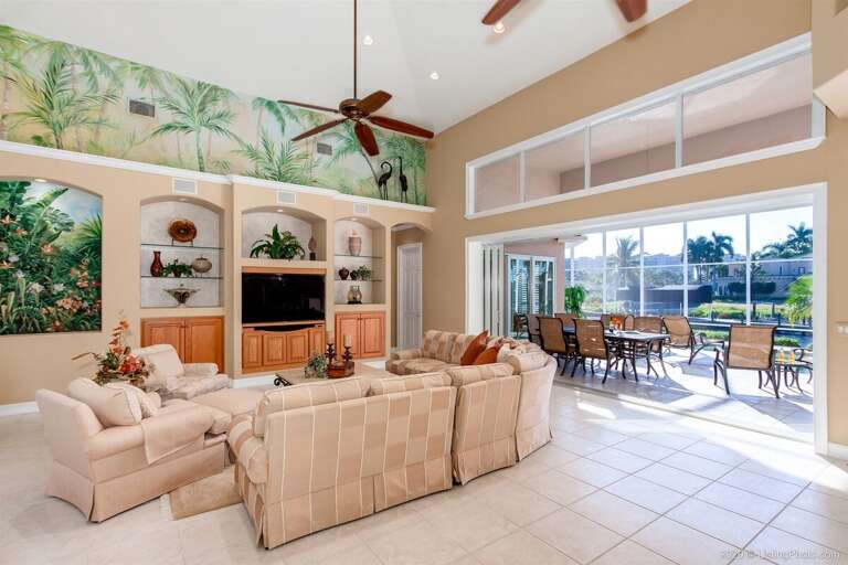 Fantastic Views to the Outside from the Main Living Room