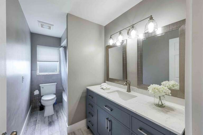 Main Bathroom Connected to Main Bedroom with Shower Tub Combo