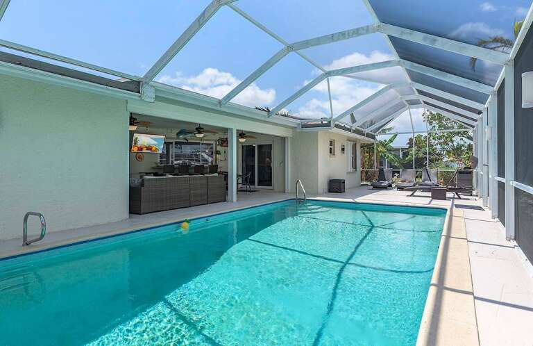 Large Pool Great for Cooling Off