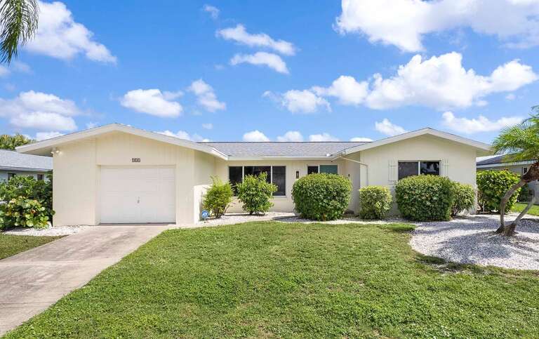 Coral Cottage Welcomes you and Your Family