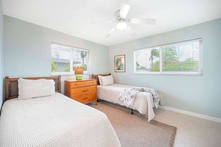 Guest Bedroom with Garden View and Twin Beds