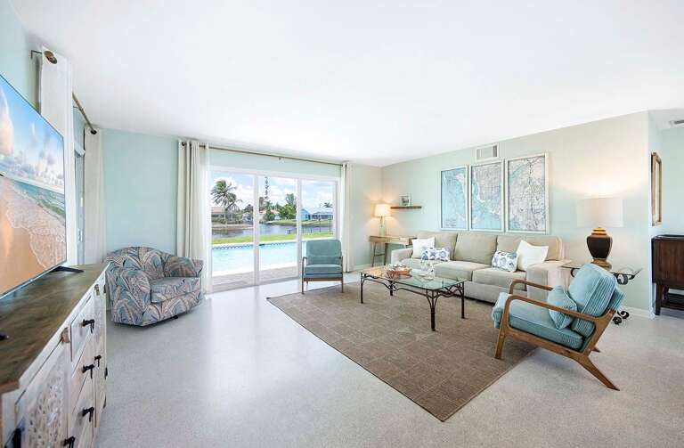 Large Living Room with Comfortable Seating