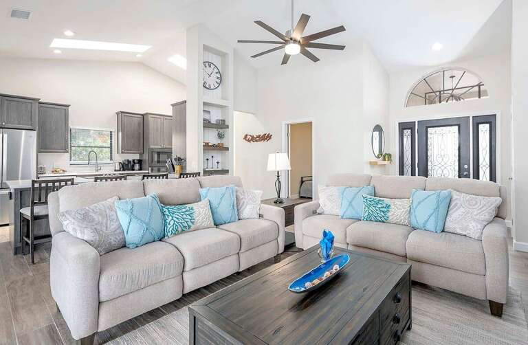 Living Room with two large Couches