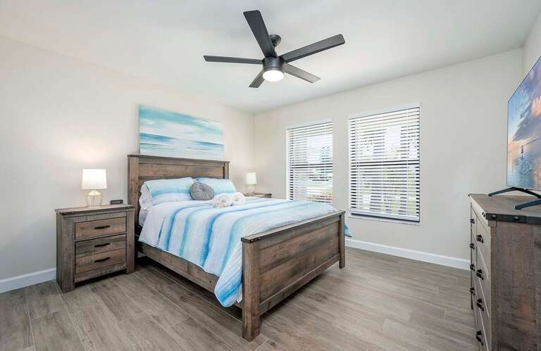 Queen Size Bedroom