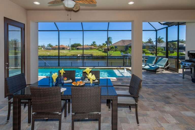 Large under truss lanai