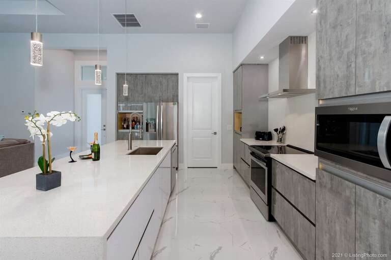 Kitchen with Large Island