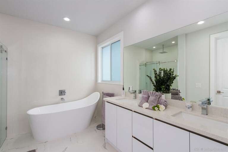 Main En-Suite Bathroom