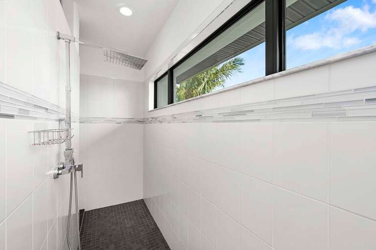 Wrap Around Shower at Del Sol
