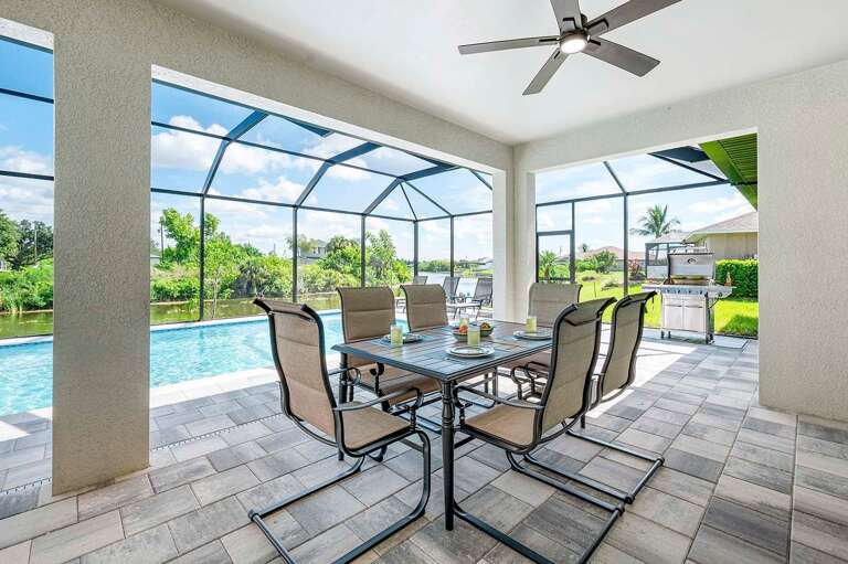Al Fresco Dining with Amazing Waterview