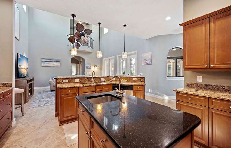 Large Kitchen to Cook and Entertain