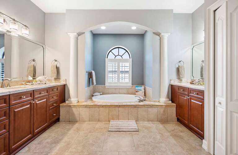 Main En-Suite Bathroom with Garden Tub and His and Her Sinks