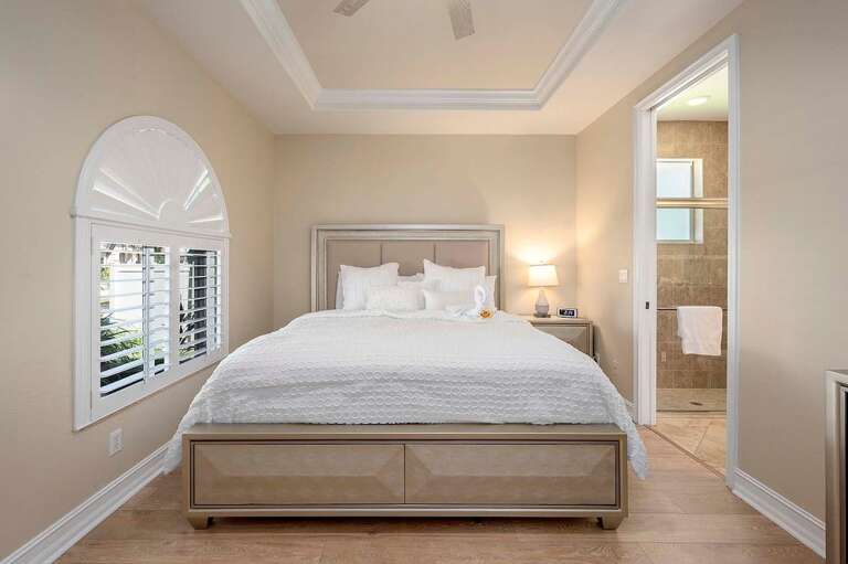 King Bedroom First Floor With En-Suite Bathroom