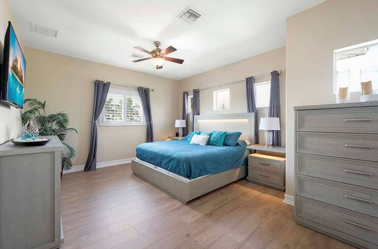Upstairs Large King Bedroom Suite with TV