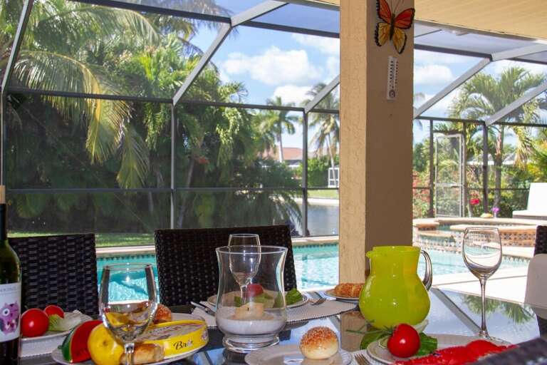Outdoor lanai sitting area