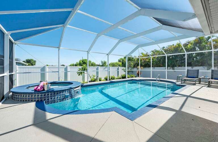 Welcome to Your Endless Summer Lanai with Jacuzzi and a Large Pool to Splash in