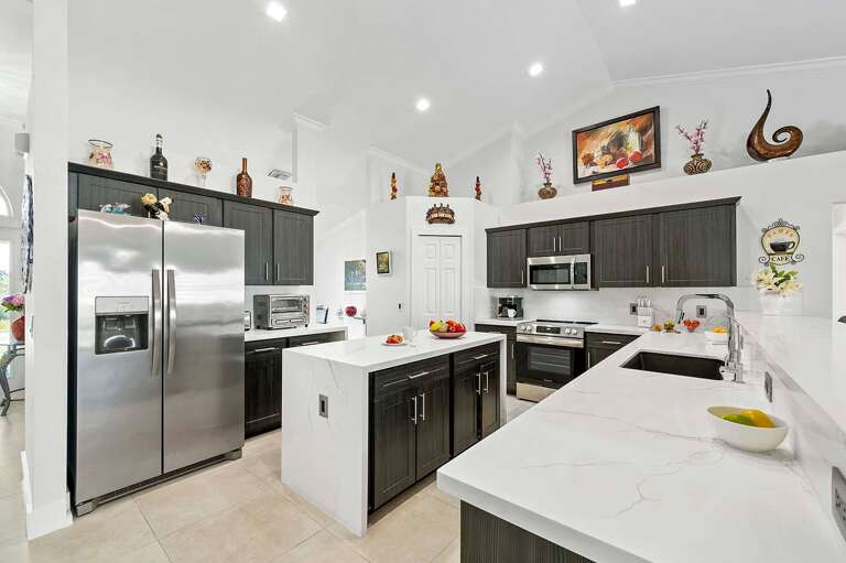 Fully Equipped Kitchen with Center Island and Bar Seating Options