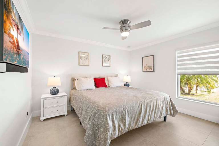 King Guest Bedroom with Garden View
