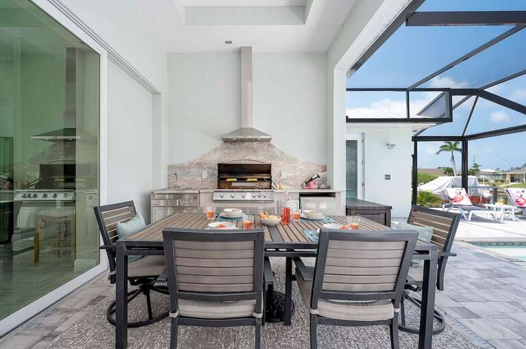 Al Fresco Dining and Outdoor Kitchen (Built in BBQ not available) Guests have a Stand Alone BBQ at their discretion