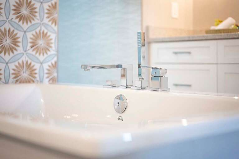 Fancy Flamingo Soaking Tub