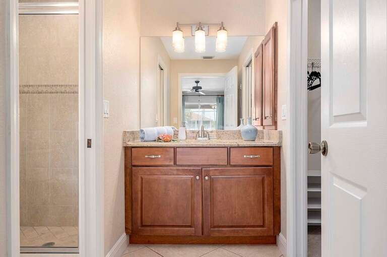 Main En Suite Bathroom