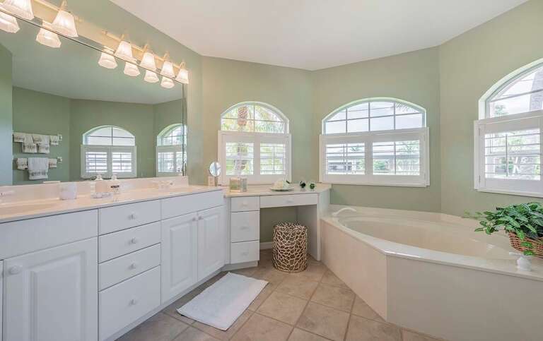 Main En-suite Bathroom with Garden Tub, Dual Sinks and Make Up Area