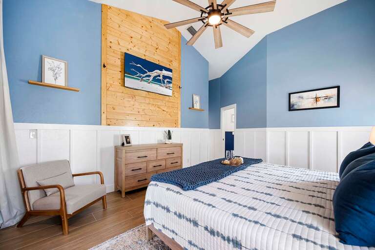 Main King Bedroom Suite with En-Suite Bathroom