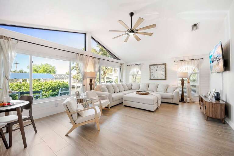 Smart TV and Open Concept Living at Gulfstream Getaway