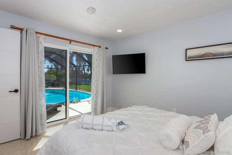 Guest Queen Bedroom with Access to Pool and Lanai