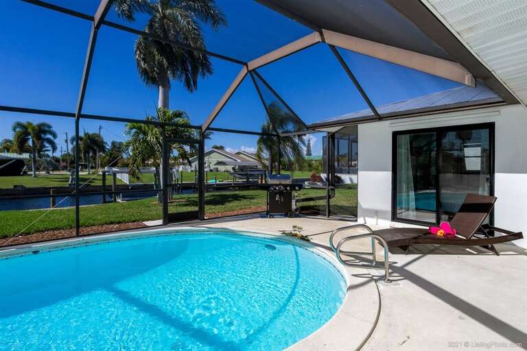 Swimming Pool and Lounge Area