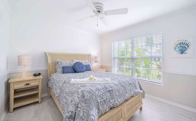 Queen Bedroom with Garden View