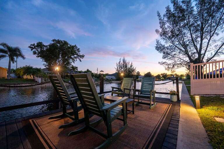 Evening Vibe with Tropical Backdrop