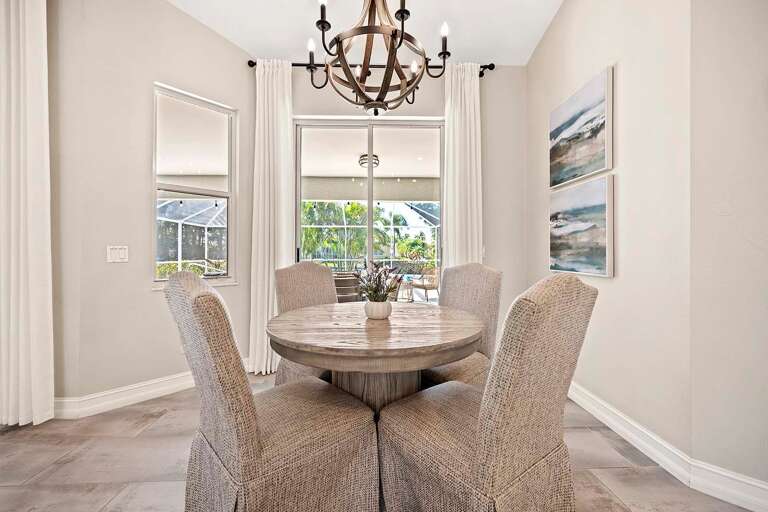 Nook Area with Seating for Four